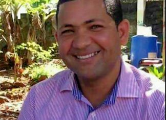 Dolor y pesar en el velatorio del joven de Bonao muerto en un accidente de motor