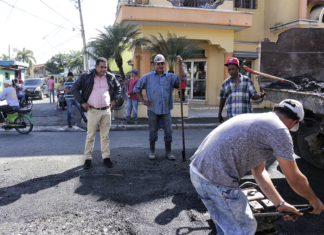 Alcalde Darío Rodríguez inicia amplio operativo de Bacheo en distintas calles de Bonao