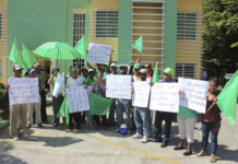 Dirigentes populares protestan en reclamo de cambios en la dirección del Consejo Provincial en Monseñor Nouel
