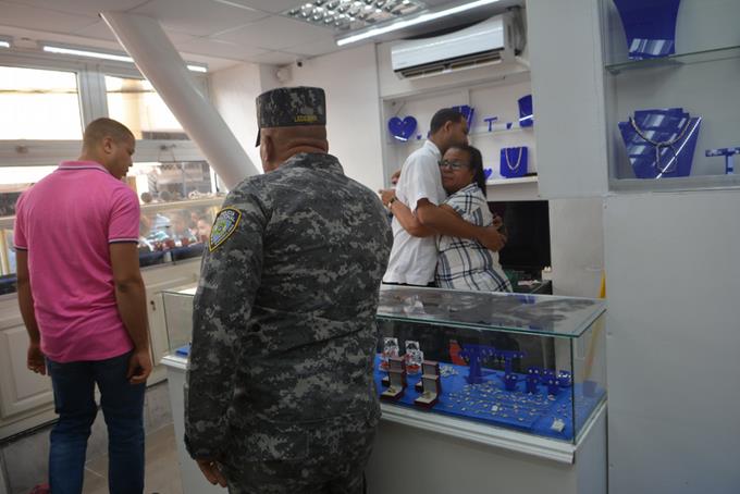 Ladrón degolló una joven atendía joyería El Conde 1