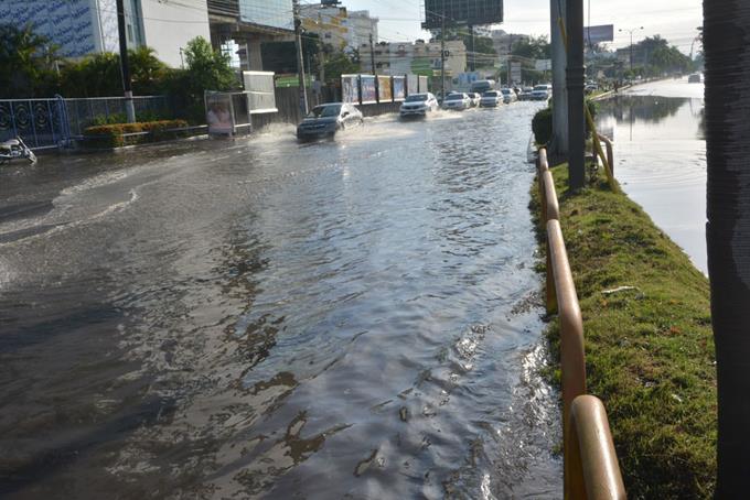 isaac provoca inundaciones y derribo de arboles en la capital