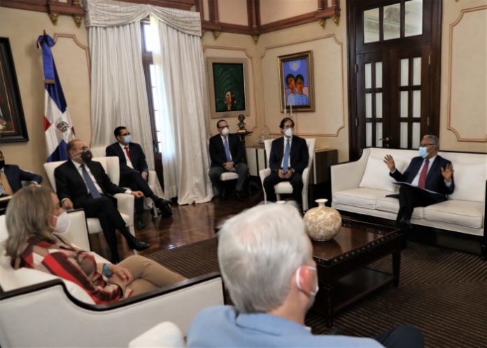 Presidente Danilo Medina evalúa primera fase desescalada junto a Comité de Emergencias y Gestión Sanitaria para el Combate del COVID-19