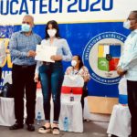 Estudiantes de UCATECI reciben ayudas universitarias del senador Félix Nova