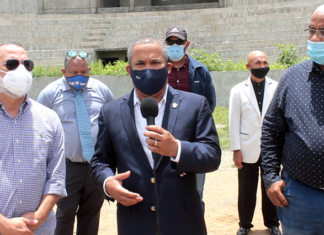 Senador Héctor Acosta solicitará instalación Oficina de Pasaporte y terminación del estadio Bebecito del Villar