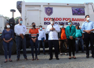 Barrick Pueblo Viejo entrega camión compactador al Ayuntamiento de Bonao