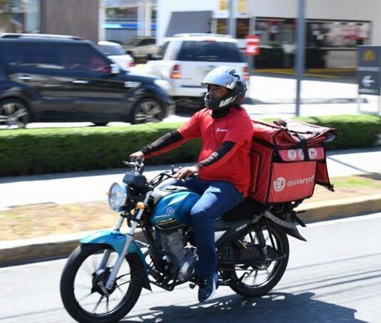 Mayoría de los comercios han fortalecido sus servicios de delivery en República Dominicana