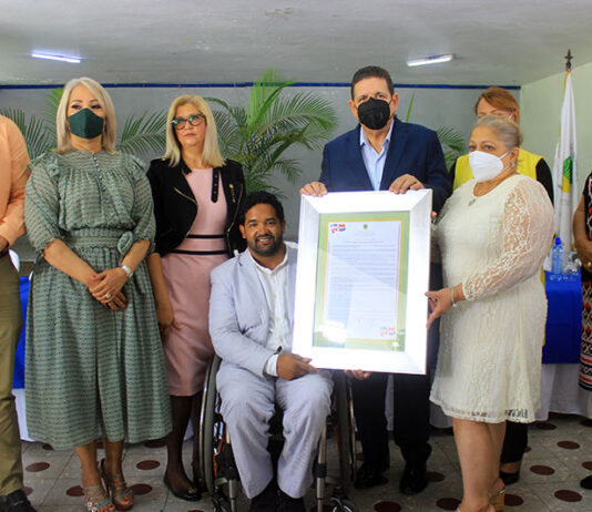 Ayuntamiento declara como Hijo Meritorio de Bonao al joven Quemuel Arroyo Peña