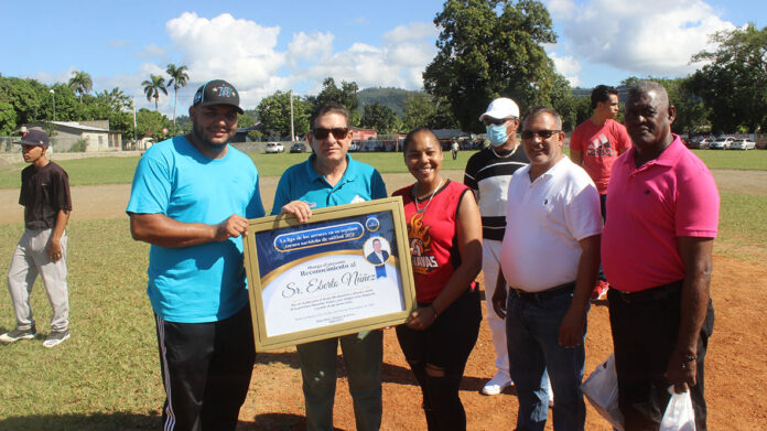 Liga Deportiva Los Arroces reconoce al alcalde Eberto Núñez por sus aportes al desarrollo del deporte