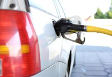 Gobierno defiende el precio de los combustibles: lo compara con otros y dice evitó alzas mayores