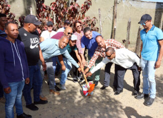 Alcalde Eberto Núñez inaugura cancha y deja iniciados trabajos de construcción de aceras y contenes de Caribe y El Verde