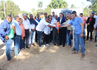 Alcalde Eberto Núñez da primer picazo para la construcción nuevo cementerio en la comunidad de El Verde en Bonao