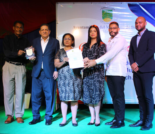 Alcalde Eberto Núñez encabeza acto de entrega Premio al Mérito Magisterial 2023 a 10 educadores de Bonao