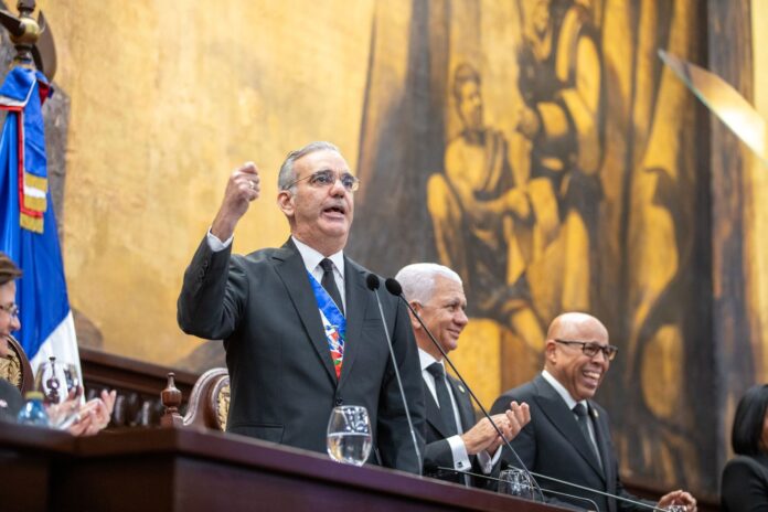 FOTO PRESIDENTE ABINADER PORTADA