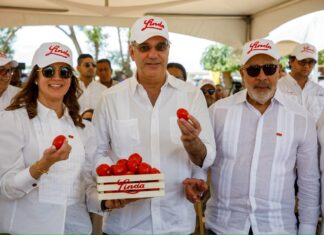 Presidente Abinader visita finca de Productos Linda y destaca la mecanización como clave del presente y futuro de la agricultura dominicana