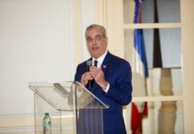 Presidente Abinader comparte con dominicanos en París y asegura Gobierno continuará brindando ayuda y oportunidades a la diáspora