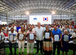 Presidente Abinader entrega 1,500 títulos de propiedad en Nuevo Domingo Savio y eleva a 3,500 los certificados otorgados en beneficio de unas 18,000 personas